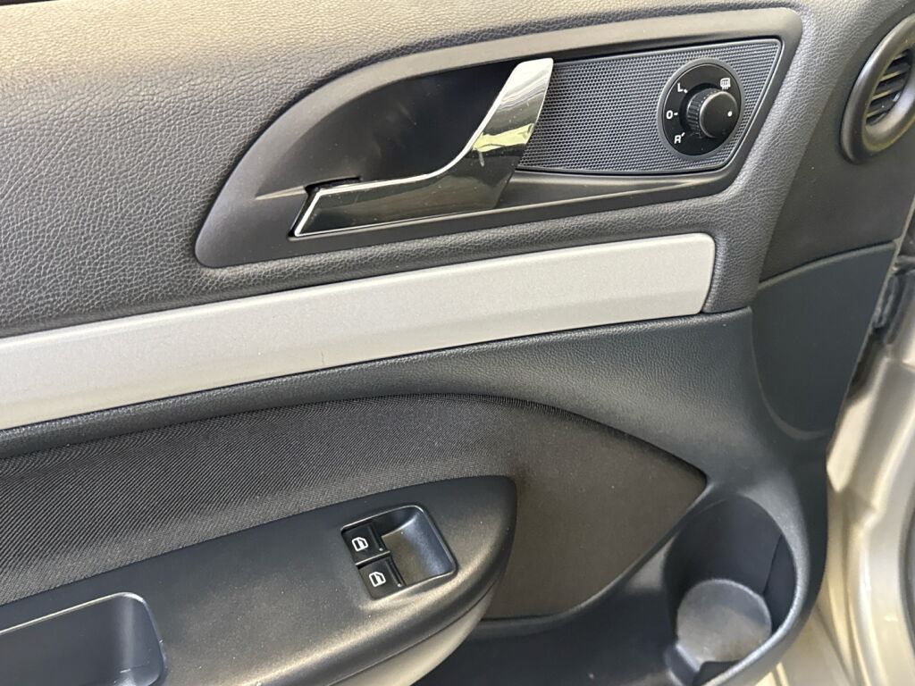Skoda Octavia 2012 Ruskea (beige)