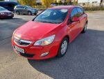 Opel Astra 2012 Punainen