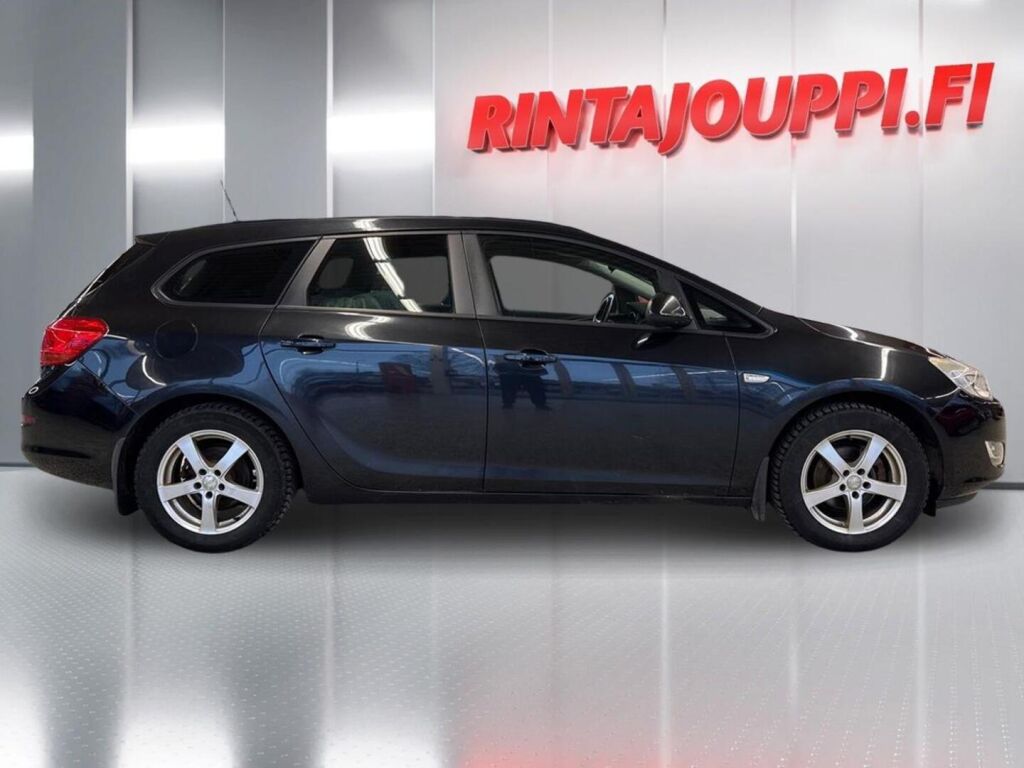 Opel Astra 2012 Musta