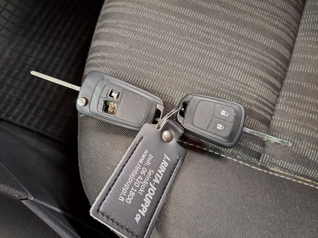 Opel Astra 2012 Musta