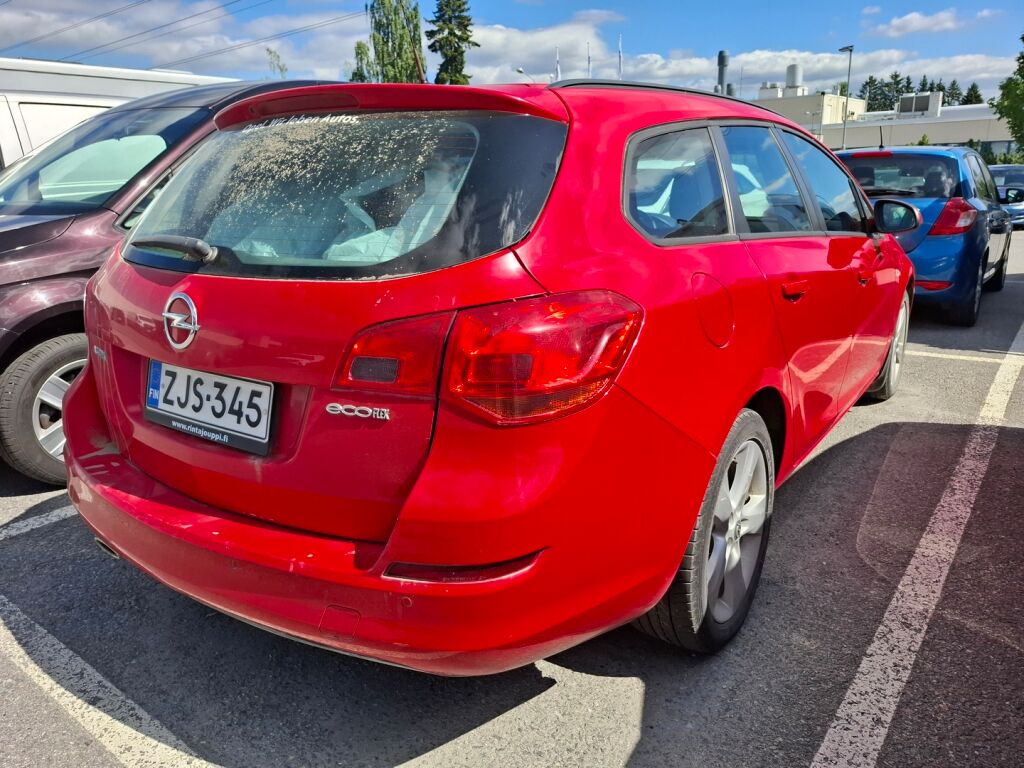 Opel Astra 2013 Punainen