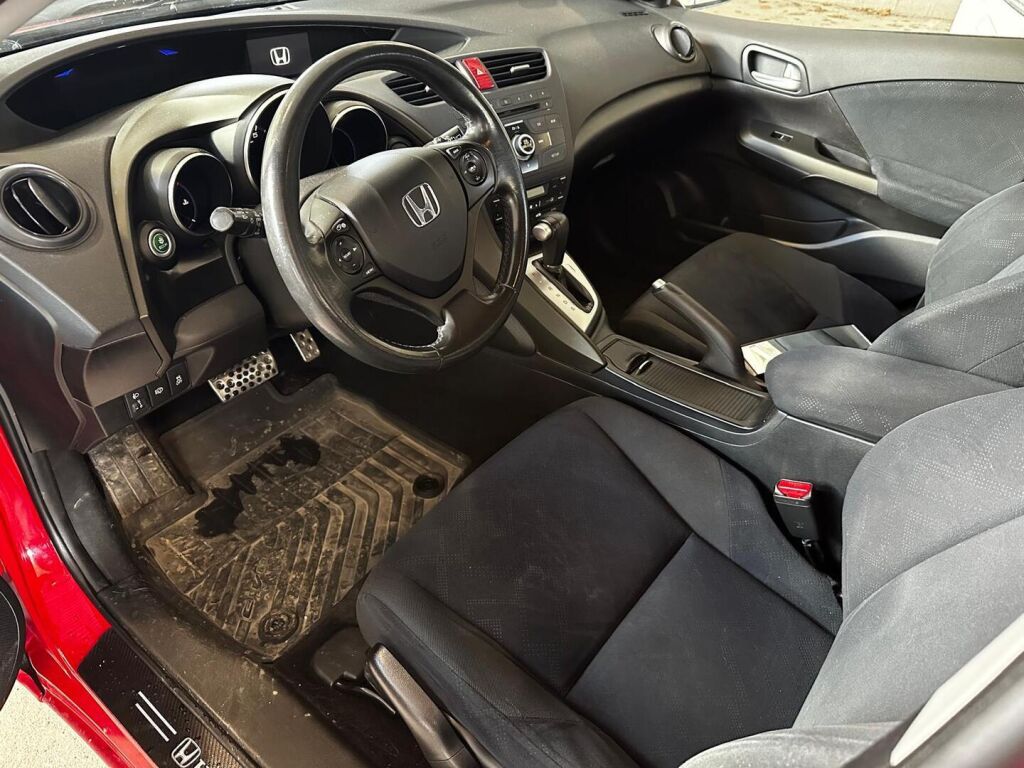 Honda Civic 2012 Punainen