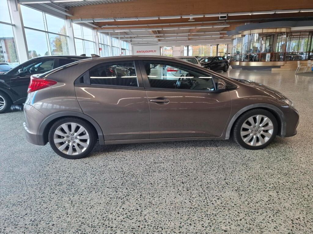 Honda Civic 2012 Valkoinen