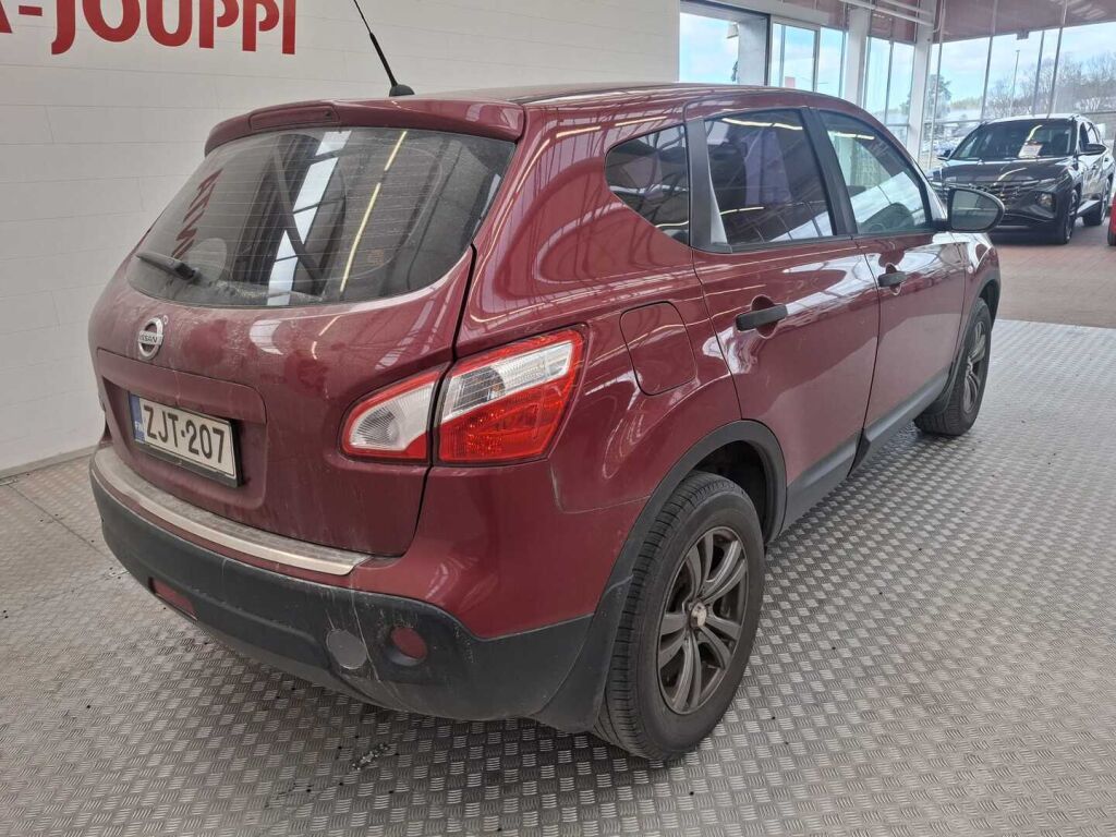 Nissan Qashqai 2012 Punainen