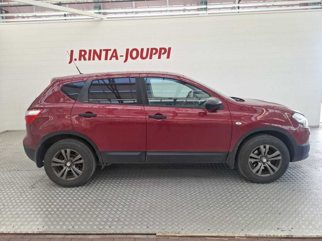 Nissan Qashqai 2012 Punainen
