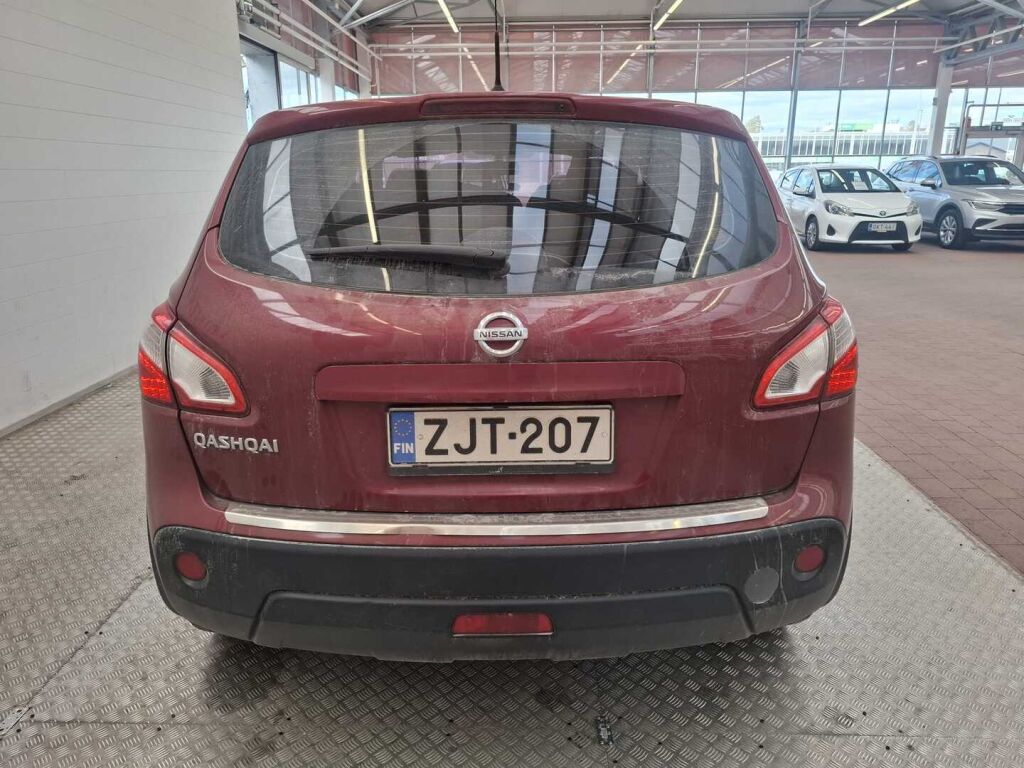Nissan Qashqai 2012 Punainen