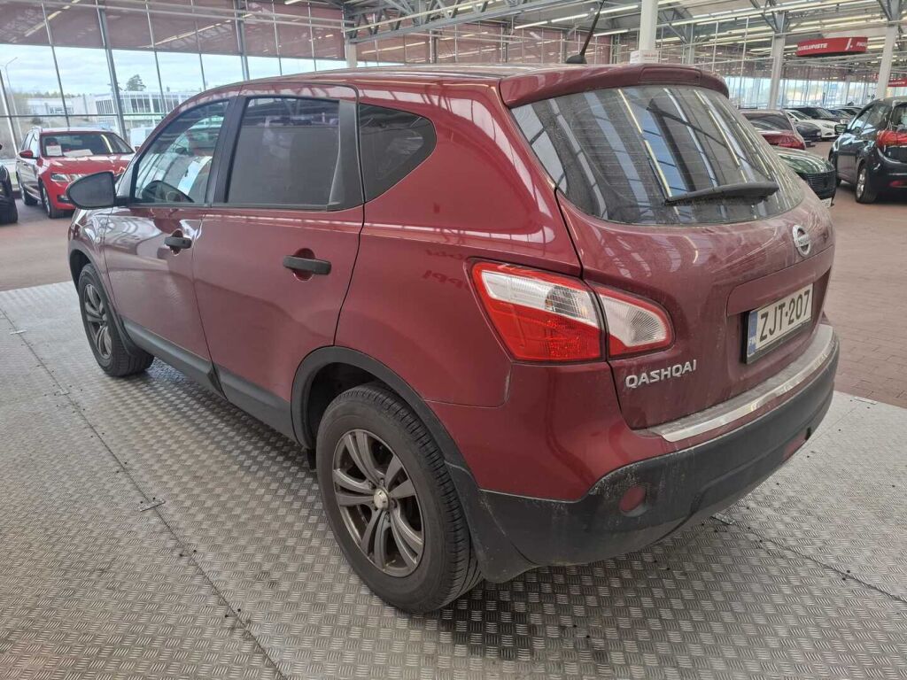 Nissan Qashqai 2012 Punainen