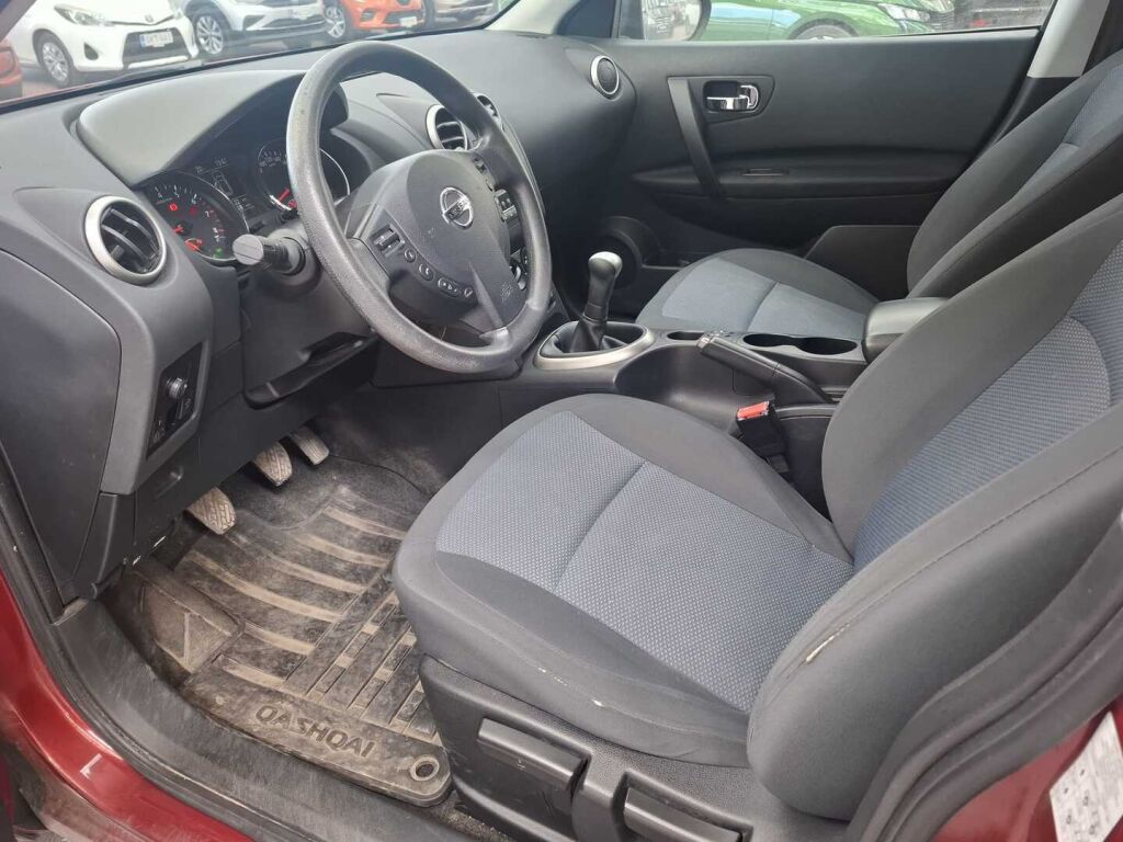 Nissan Qashqai 2012 Punainen