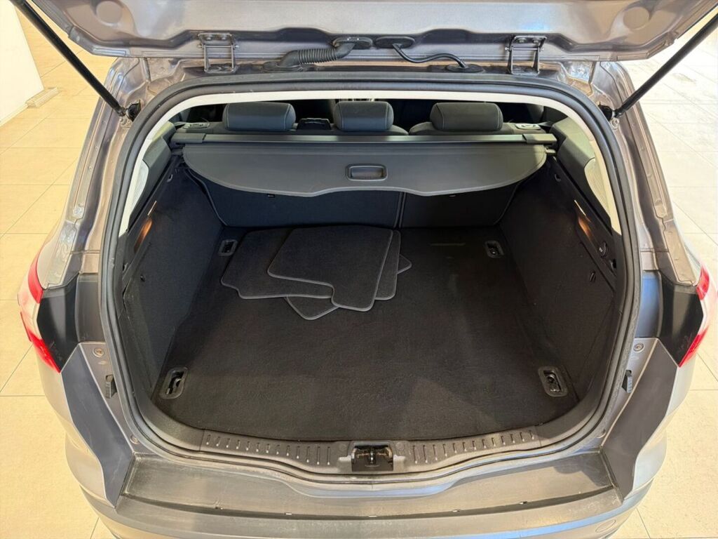Ford Focus 2012 Ruskea (beige)