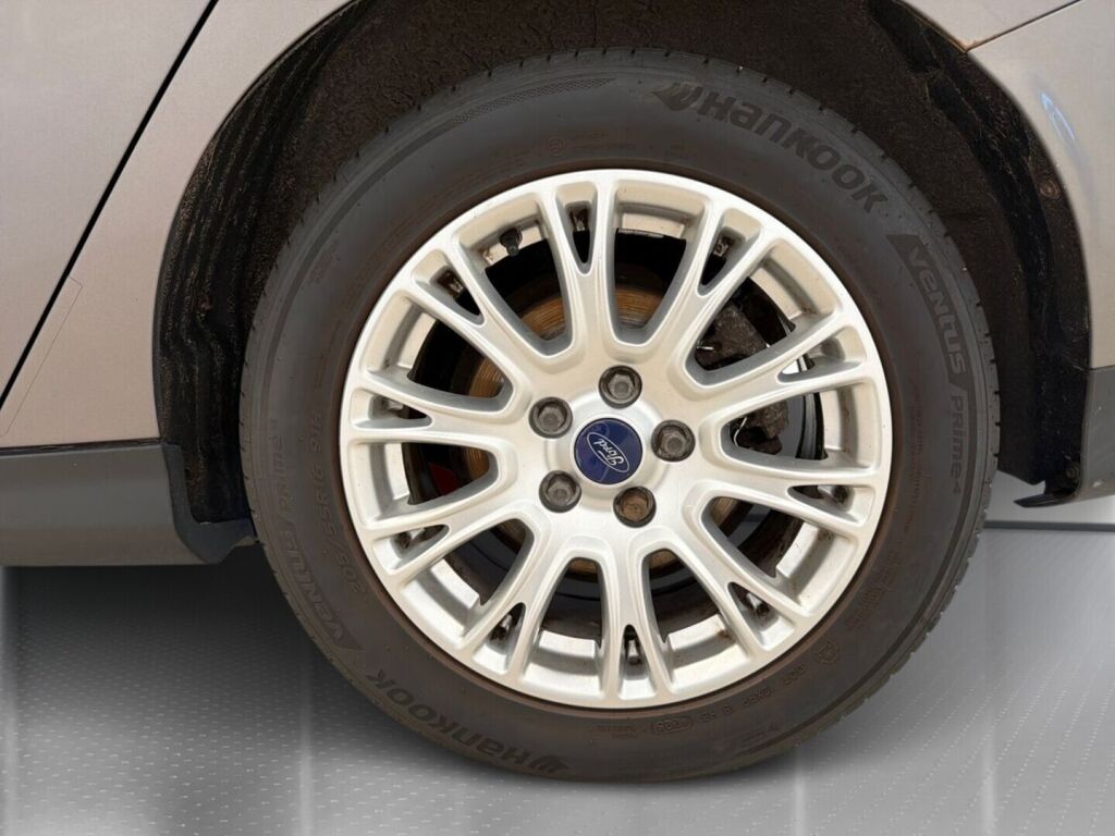 Ford Focus 2012 Ruskea (beige)