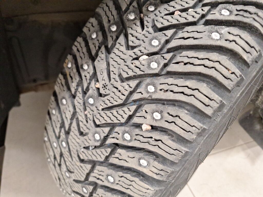 Toyota Avensis 2012 Harmaa