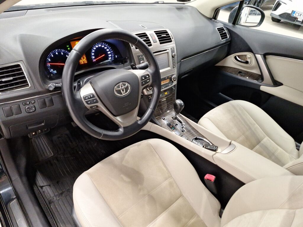 Toyota Avensis 2012 Harmaa