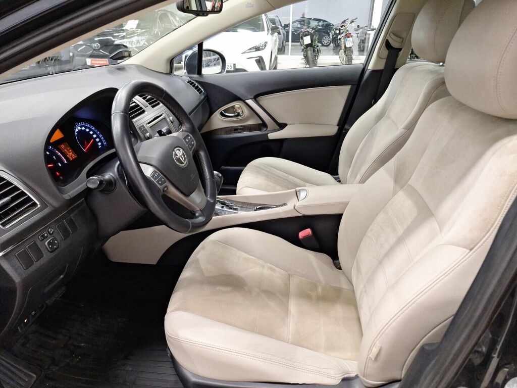 Toyota Avensis 2012 Harmaa