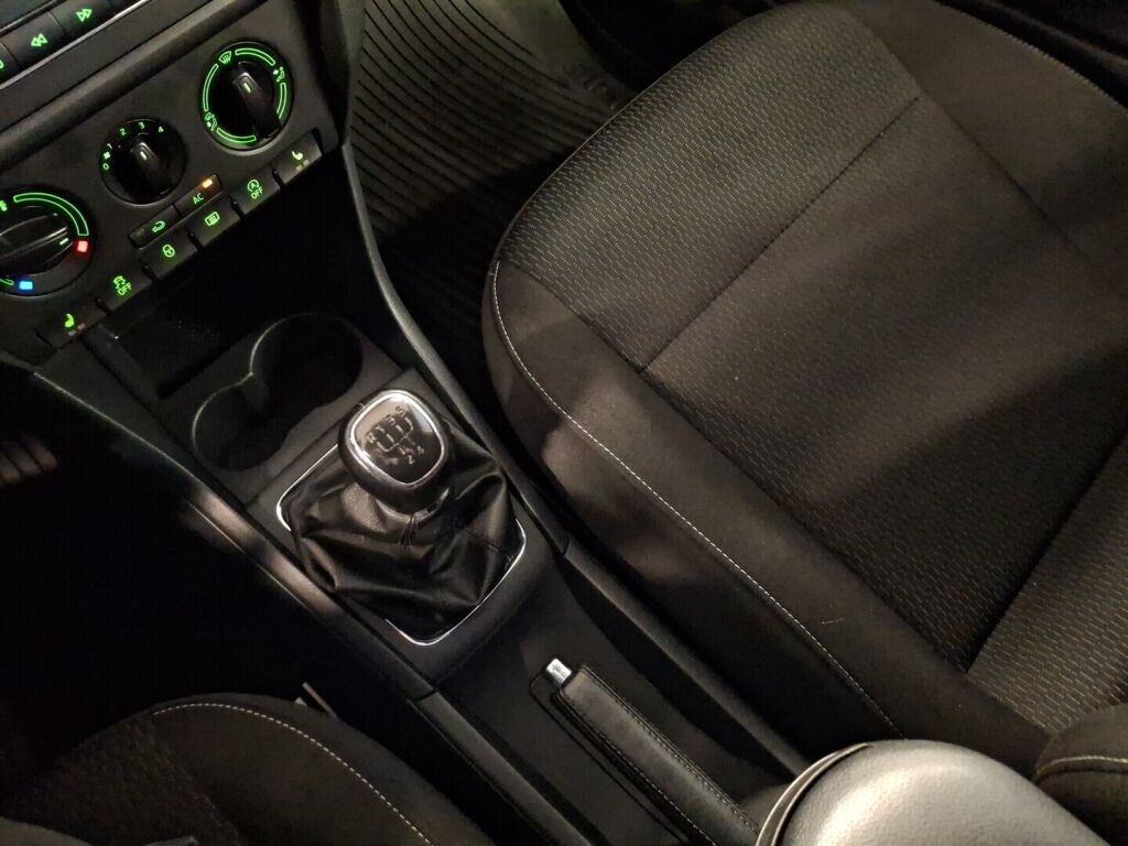 Skoda Rapid 2013 Hopea