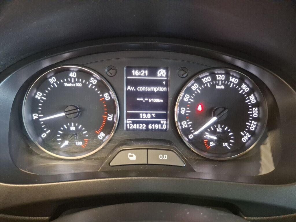 Skoda Rapid 2013 Hopea