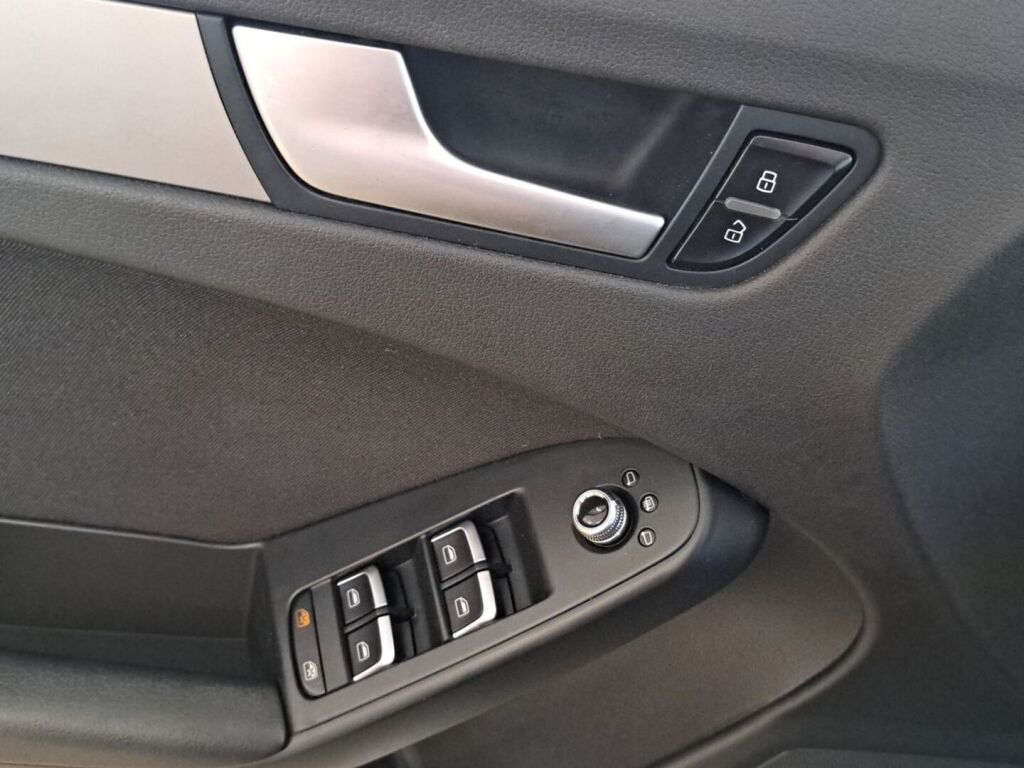 Audi A4 2013 Musta