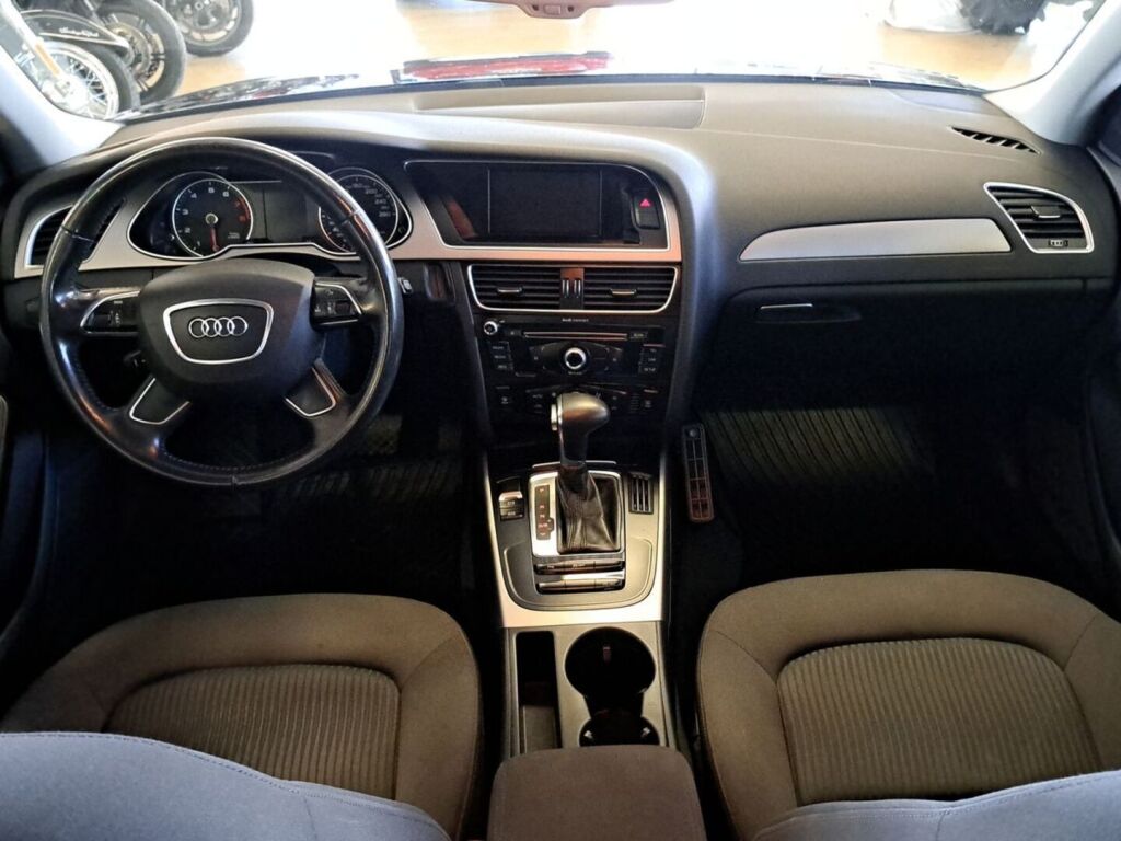 Audi A4 2013 Musta