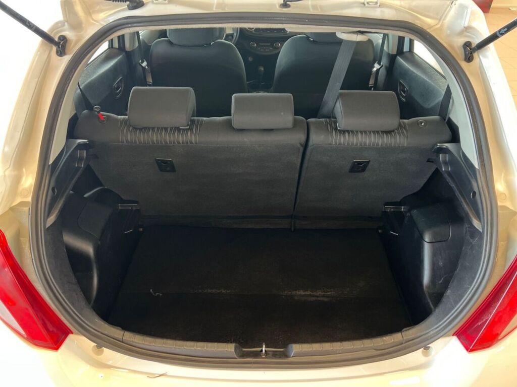 Toyota Yaris 2013 Valkoinen