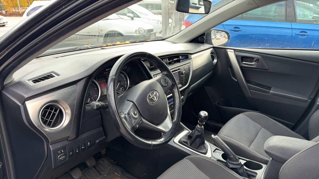 Toyota Auris 2013 Musta
