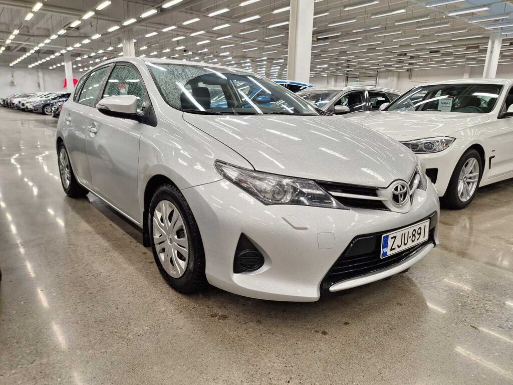 Toyota Auris 2013 Hopea