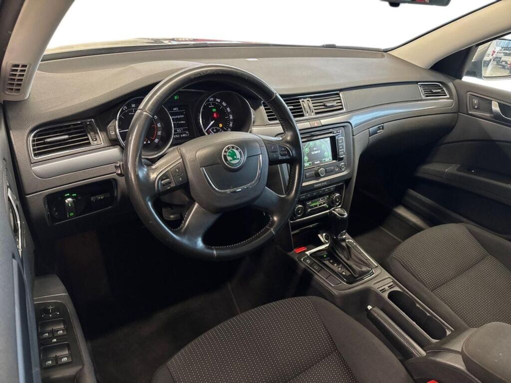 Skoda Superb 2013 Hopea