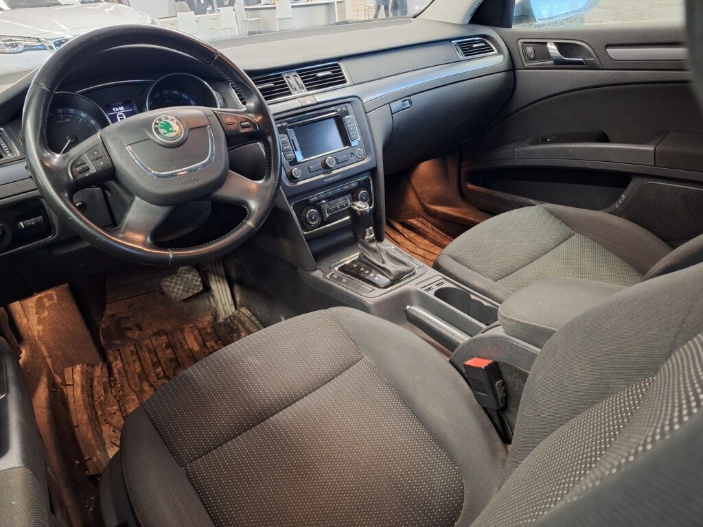 Skoda Superb 2013 Hopea