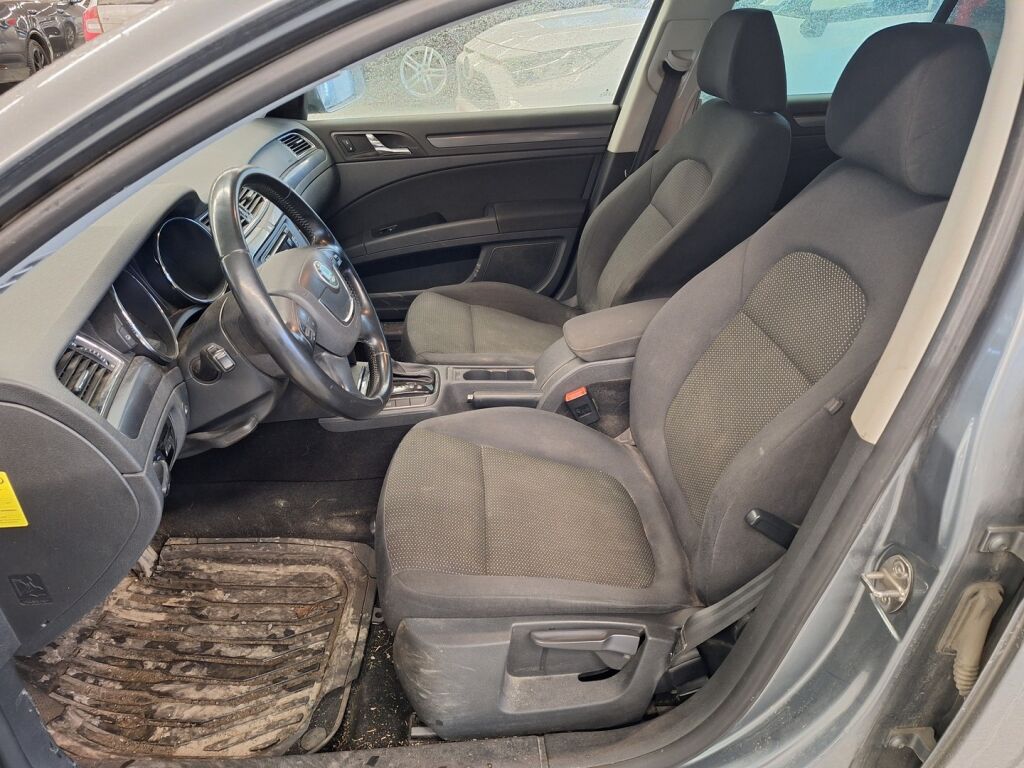 Skoda Superb 2013 Hopea