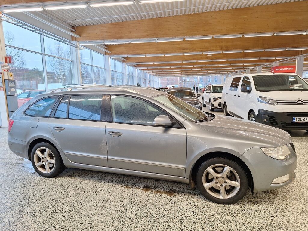 Skoda Superb 2013 Hopea