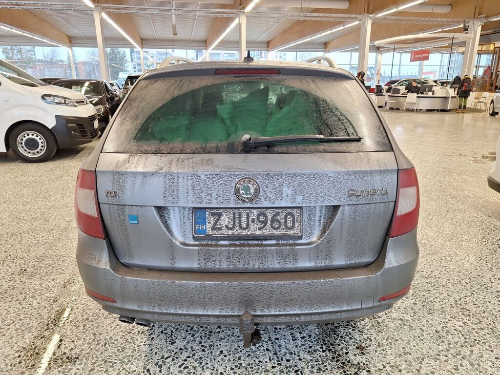 Skoda Superb 2013 Hopea