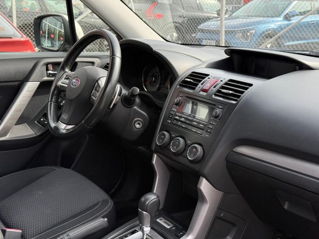 Subaru Forester 2013 Valkoinen