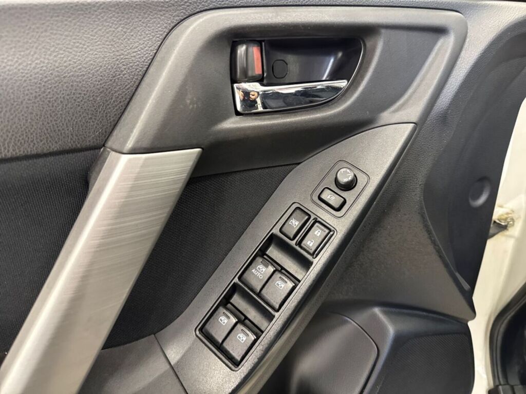 Subaru Forester 2013 Valkoinen