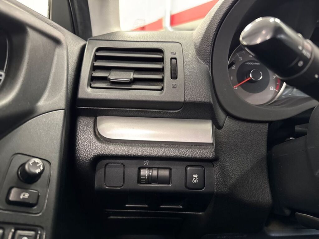 Subaru Forester 2013 Valkoinen