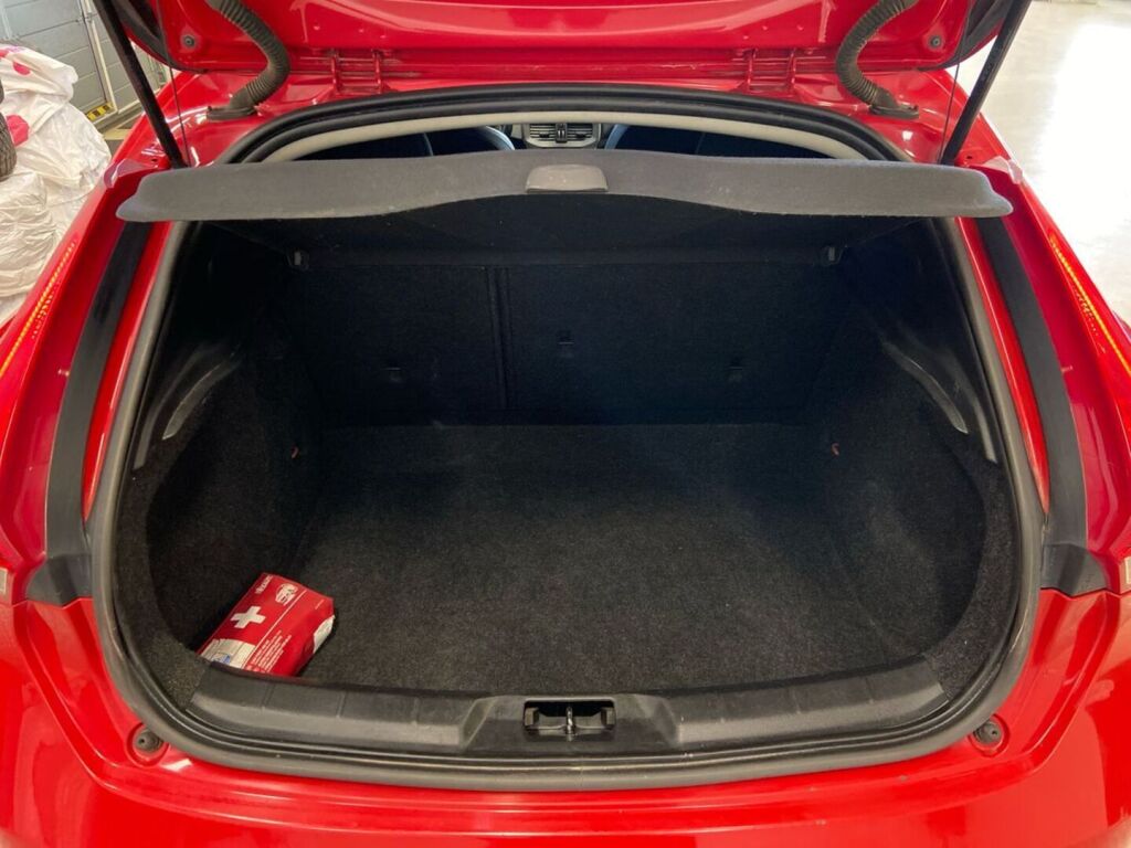 Volvo V40 2013 Punainen