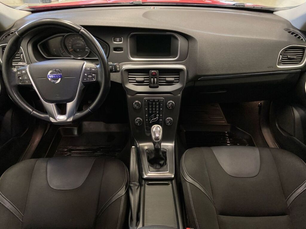 Volvo V40 2013 Punainen