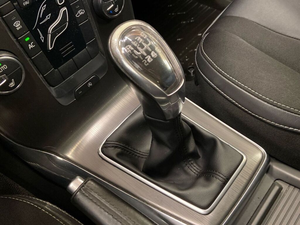 Volvo V40 2013 Punainen