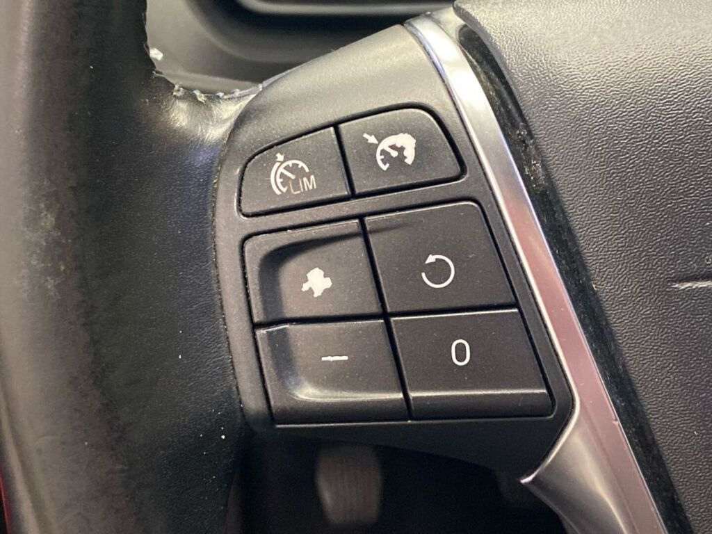 Volvo V40 2013 Punainen