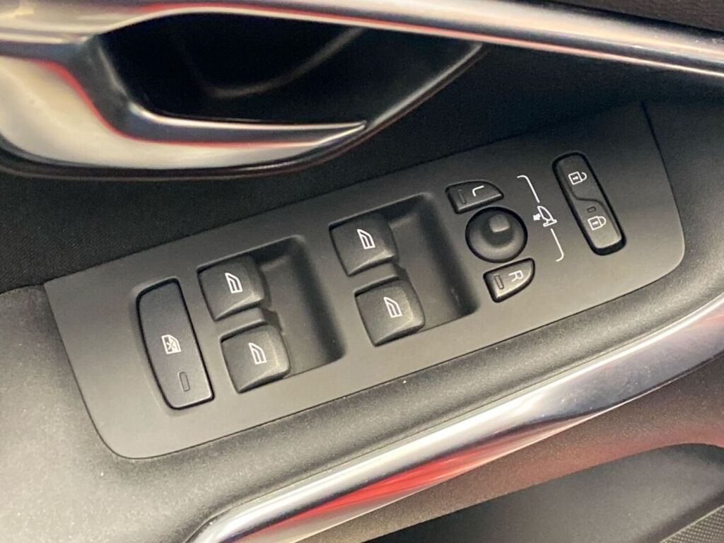 Volvo V40 2013 Punainen