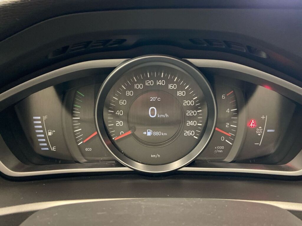 Volvo V40 2013 Punainen