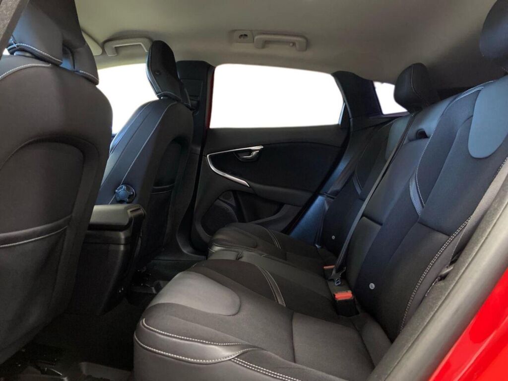 Volvo V40 2013 Punainen