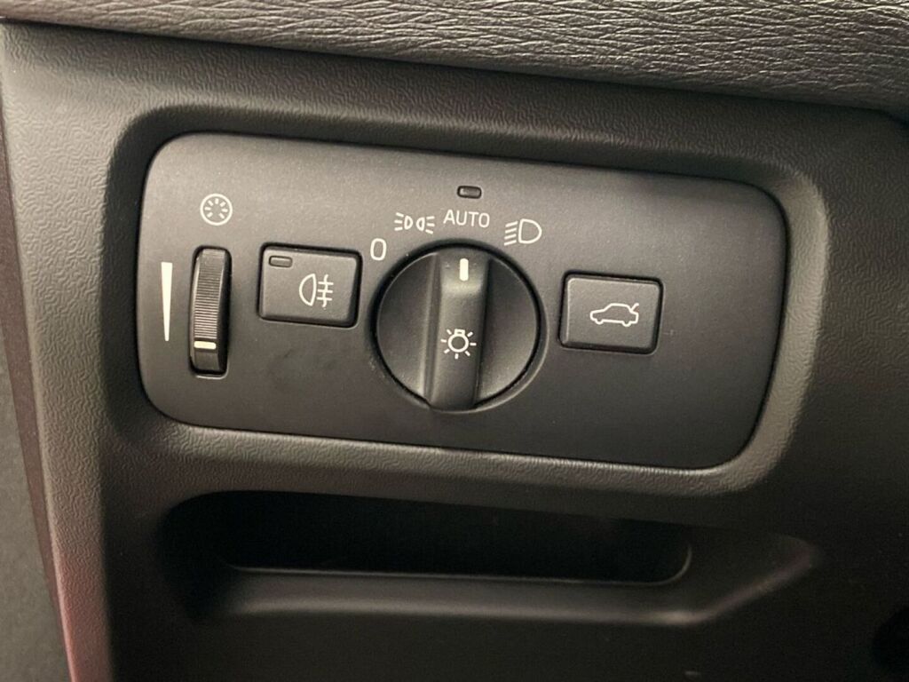 Volvo V40 2013 Punainen