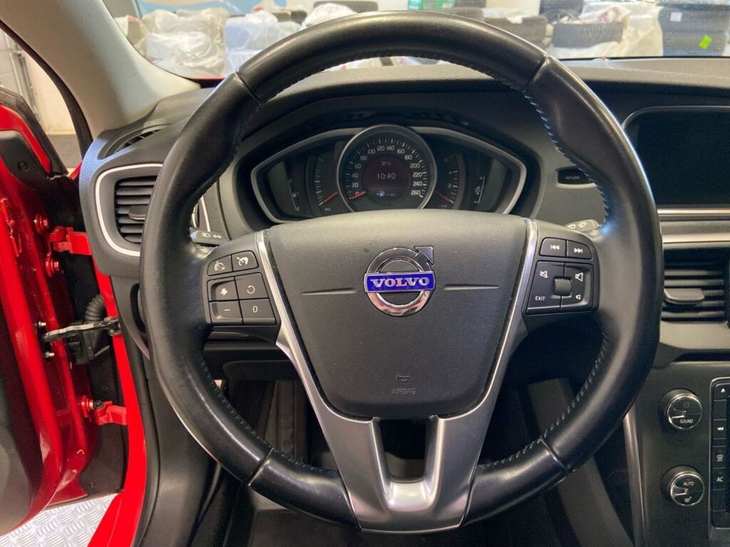 Volvo V40 2013 Punainen