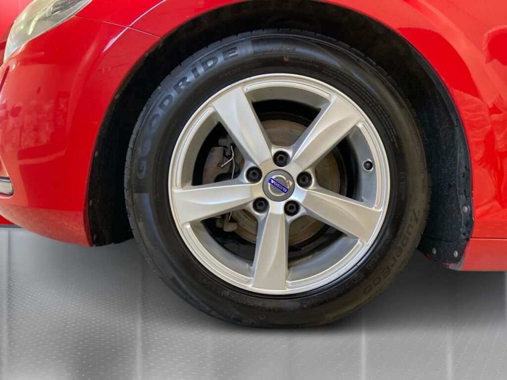 Volvo V40 2013 Punainen