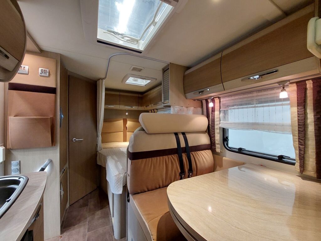 Bürstner Nexxo T569 2013 Ruskea (beige)