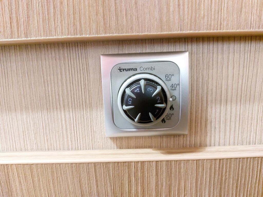 Bürstner Nexxo T569 2013 Ruskea (beige)