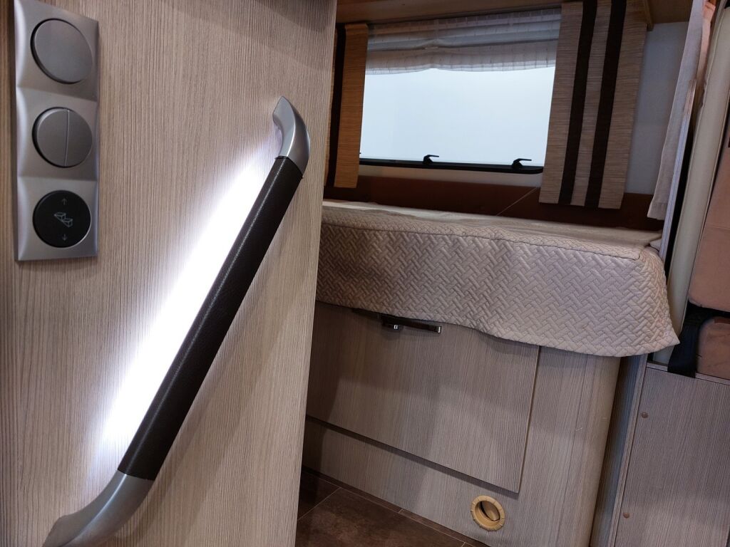 Bürstner Nexxo T569 2013 Ruskea (beige)