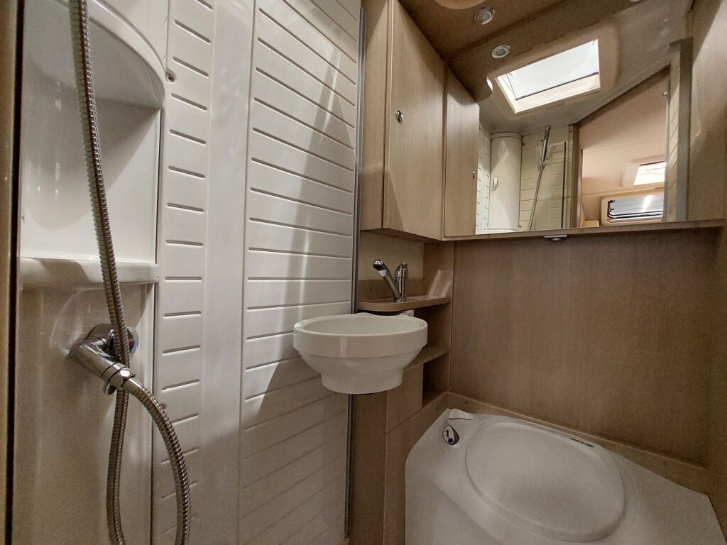 Bürstner Nexxo T569 2013 Ruskea (beige)