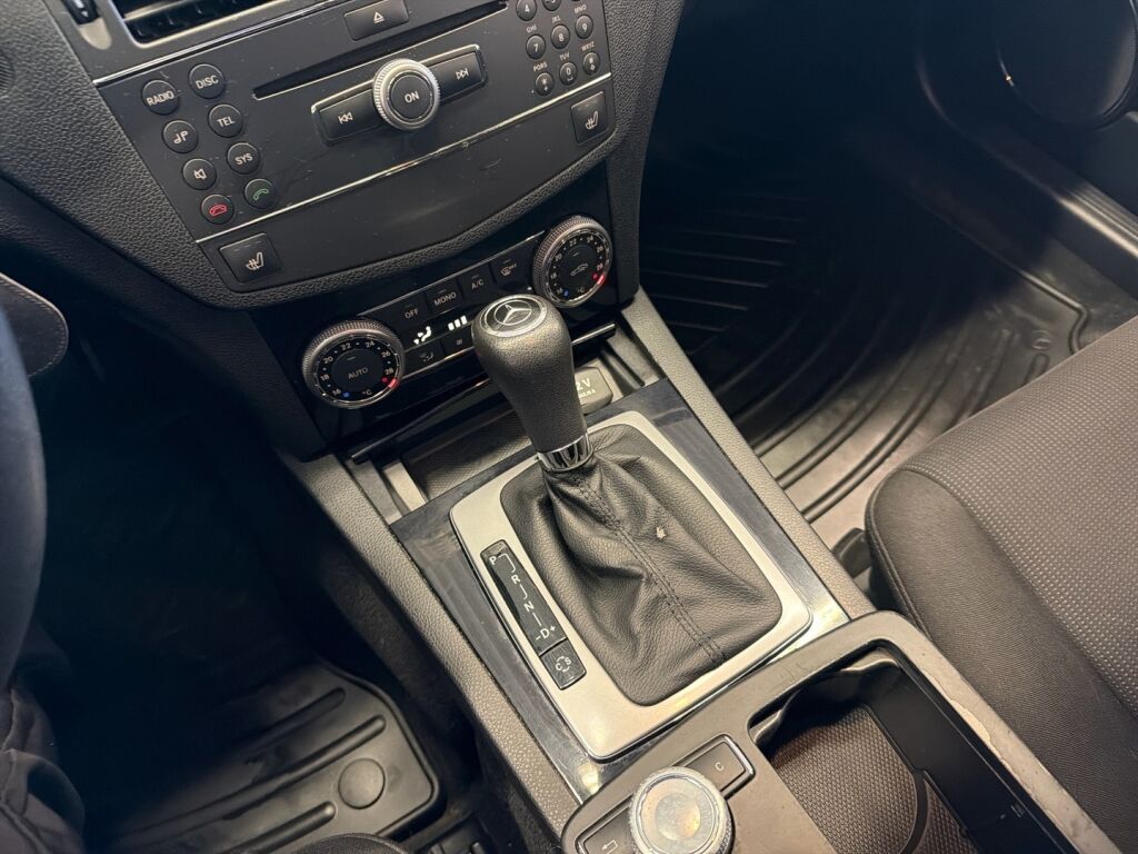 Mercedes-Benz C 2009 Musta