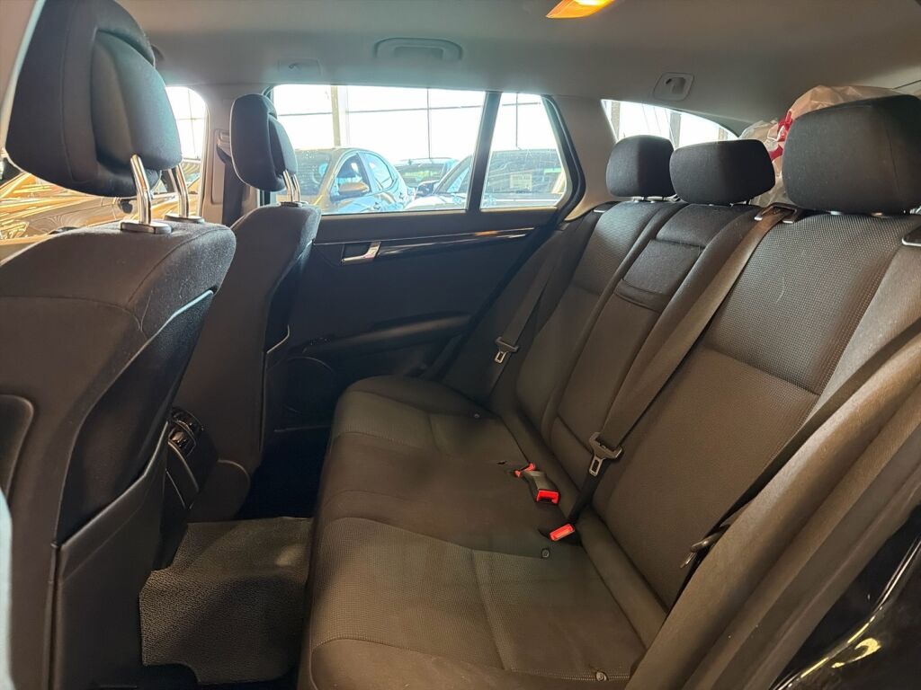 Mercedes-Benz C 2009 Musta