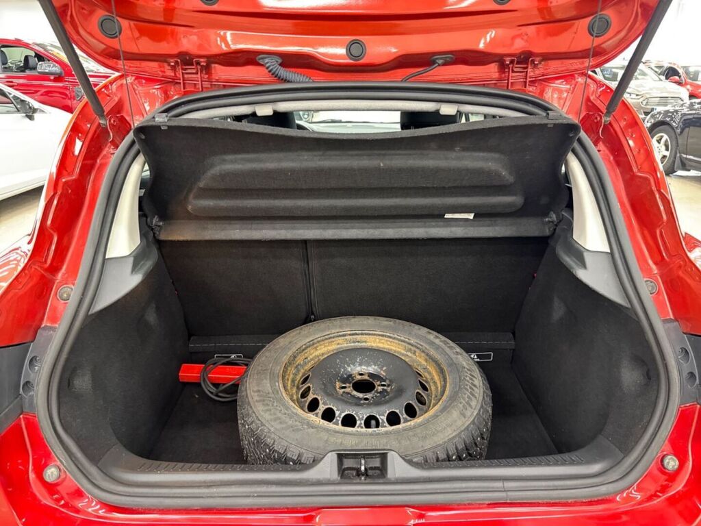 Renault Clio 2013 Punainen