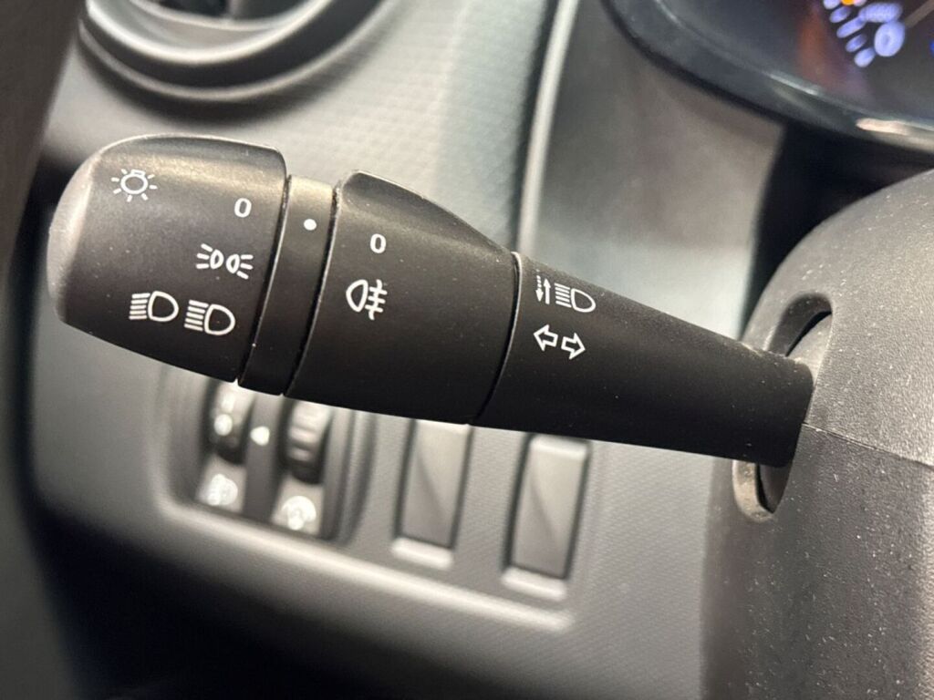 Renault Clio 2013 Punainen